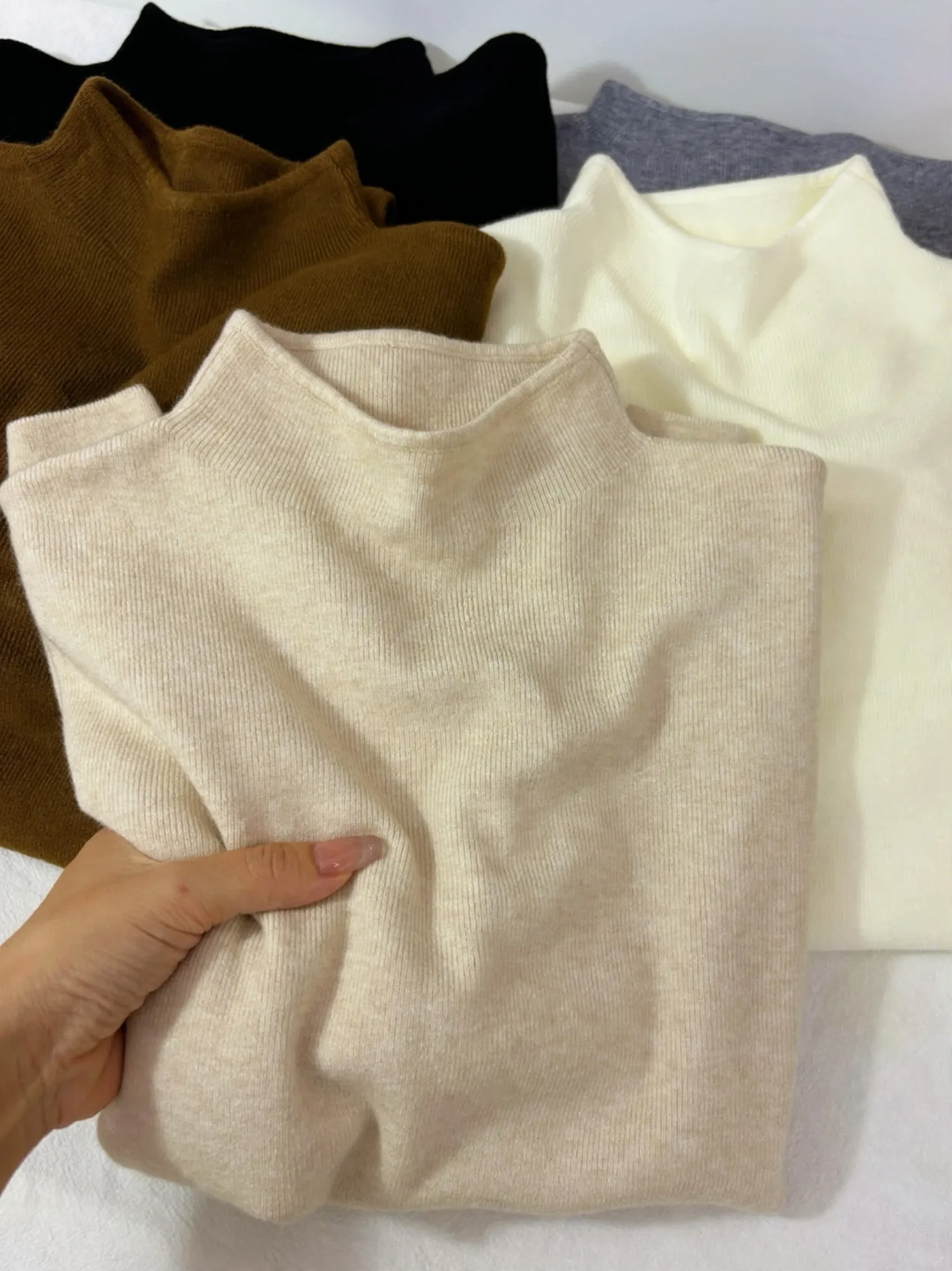 Women's knitted sweater with small stand-up collar