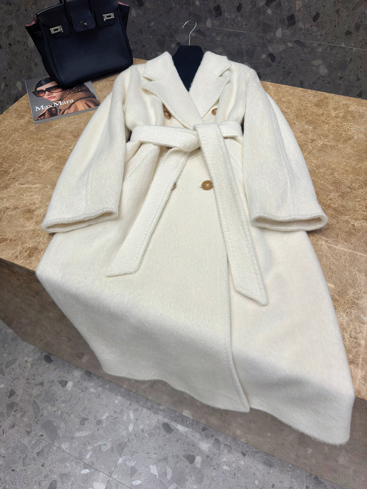 Long women's coat made of alpaca wool, handcrafted