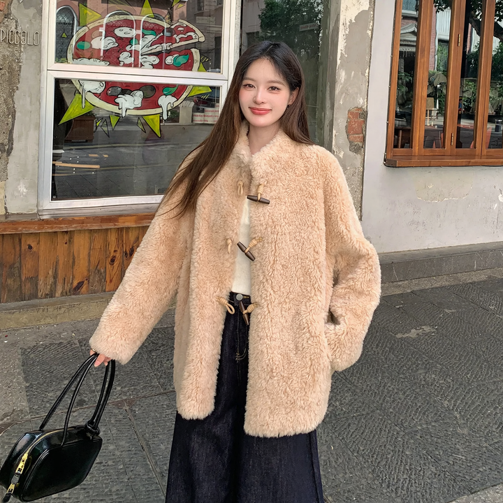 Women's wool coat made of merino wool with toggle buttons