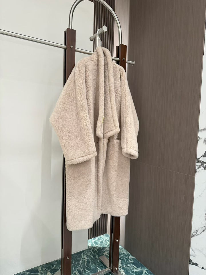 Long teddy coat made of wool