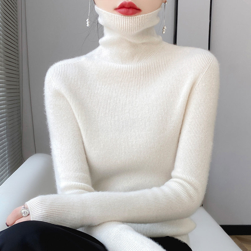 Women's turtleneck sweater made of 100% wool, seamless