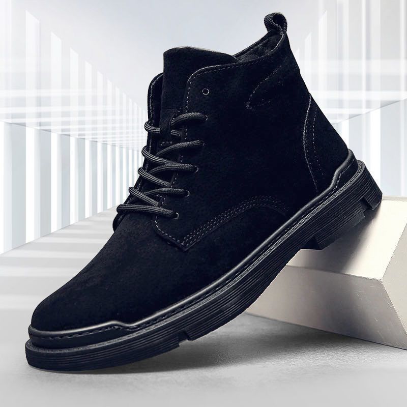 Robust men's boots in British style, slip-resistant