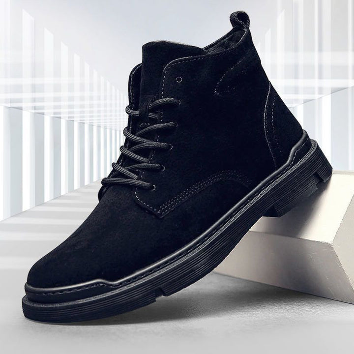 Robust men's boots in British style, slip-resistant