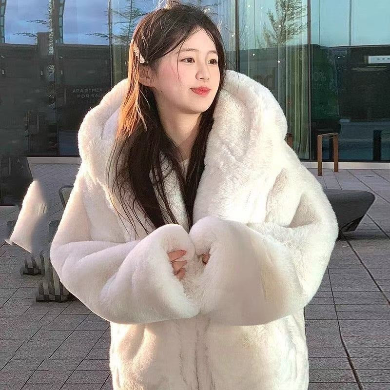 Women’s coat made of rabbit and lamb fur, mid-length