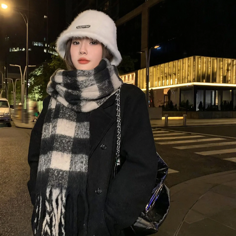 Checked winter scarf, 210x30cm