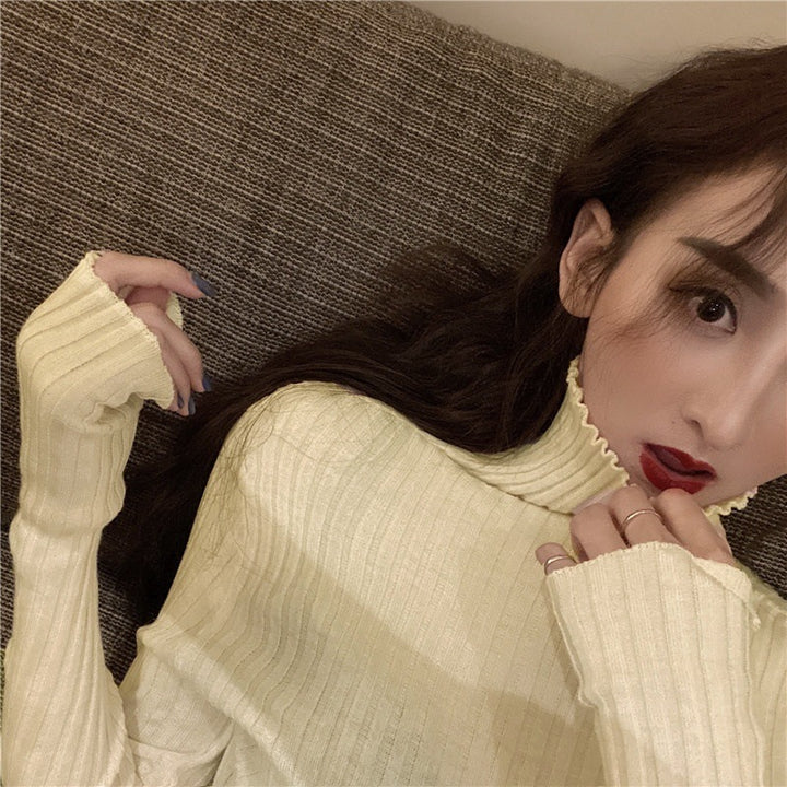 Elegant ladies' knitted pullover with stand-up collar, figure-hugging