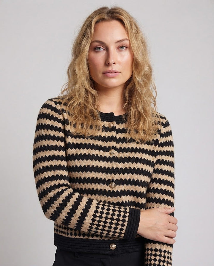 Women's Short Jacquard Cardigan in Graphical Houndstooth and Diamond Pattern with Pearl Button Placket Mune Fashion