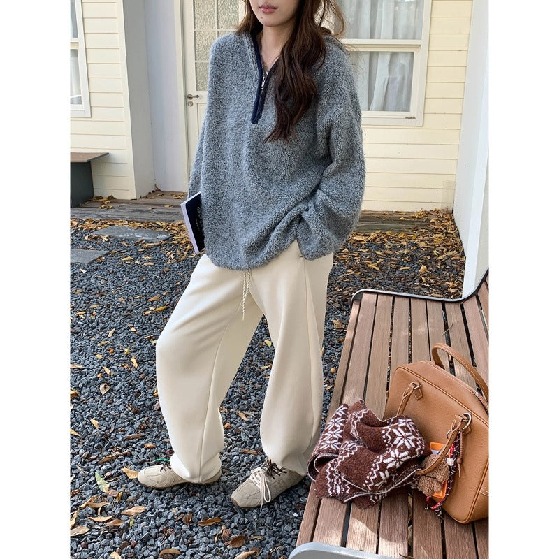 Casual sweater with zipper and fleece look