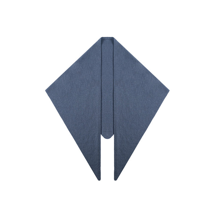 Triangle scarf made of 100% wool, elegant and warming