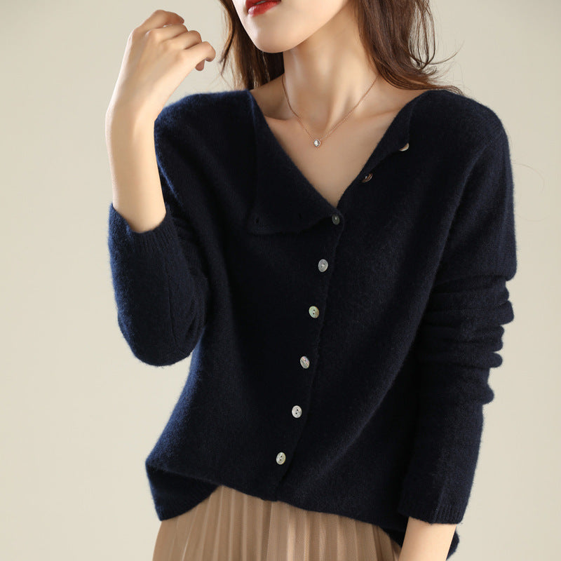 Ladies' cardigan with buttons