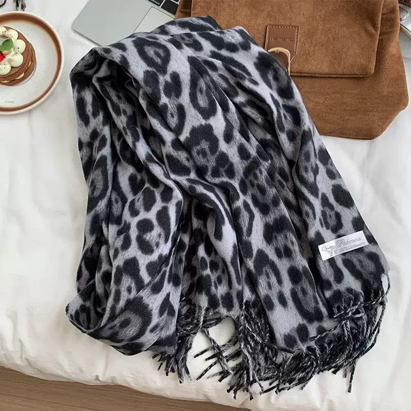 Retro scarf with leopard pattern, 190x35 cm