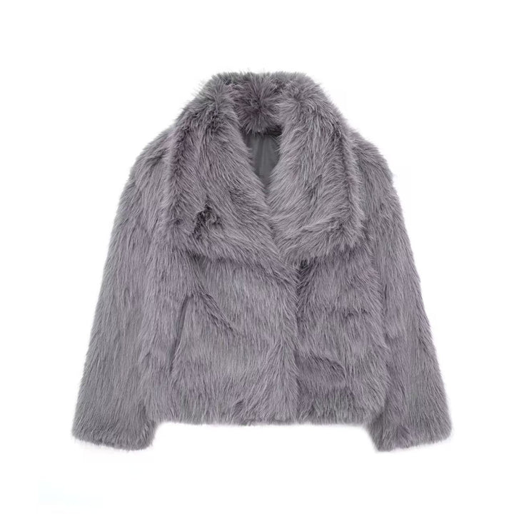 Fashionable coat with large faux fur lapel