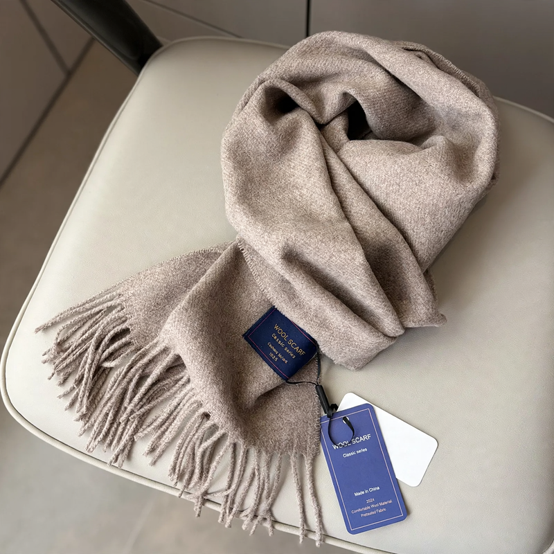 Classic wool scarf with check pattern, 190x33cm