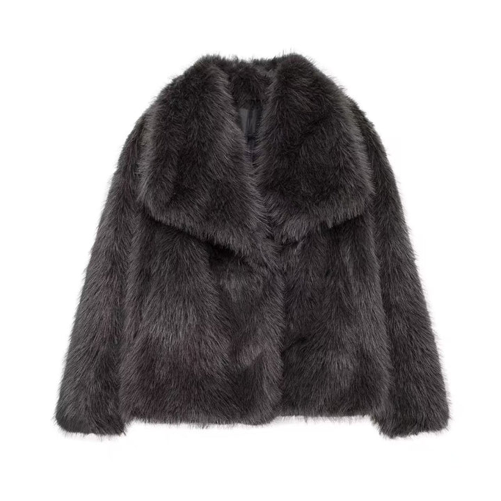 Fashionable coat with large faux fur lapel