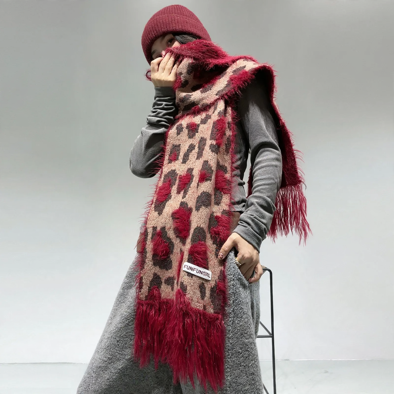 Wool scarf with leopard pattern, 26x180 cm