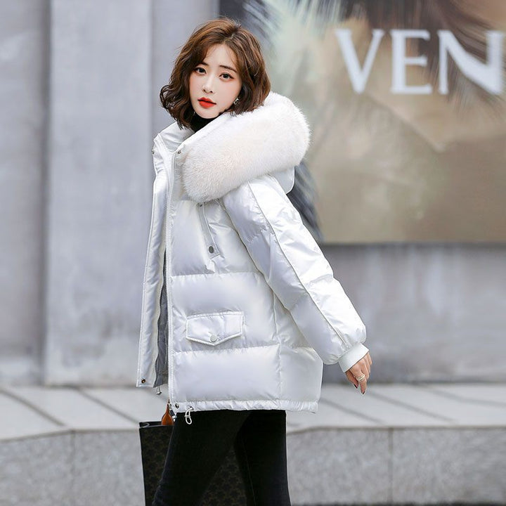 Short women's quilted jacket with faux fur collar
