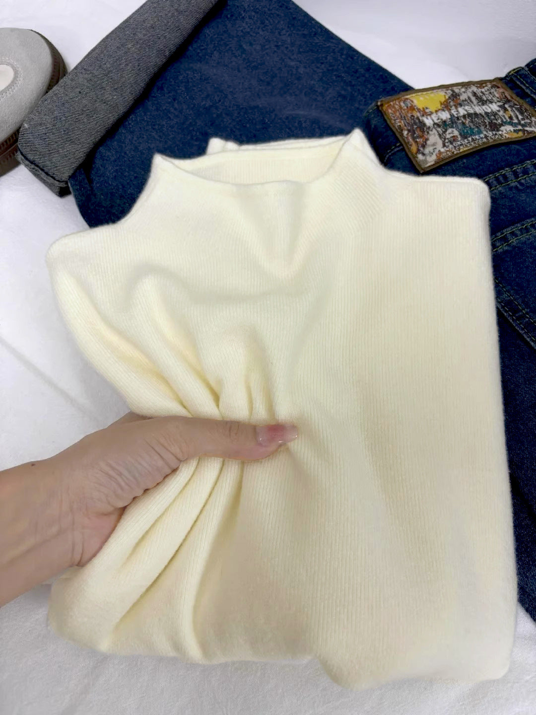 Ladies knitted pullover with stand-up collar, lined