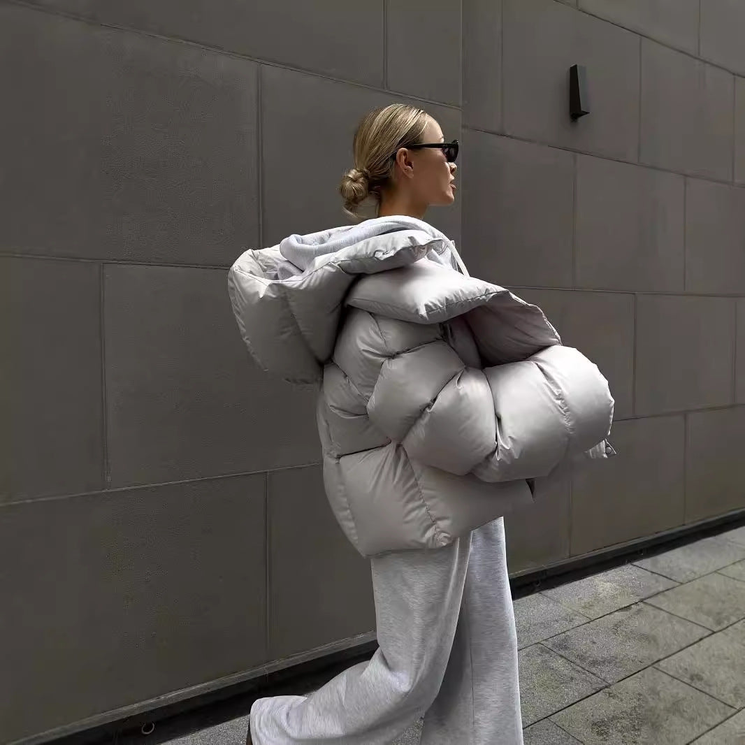 Short women's padded jacket in streetwear style with hood