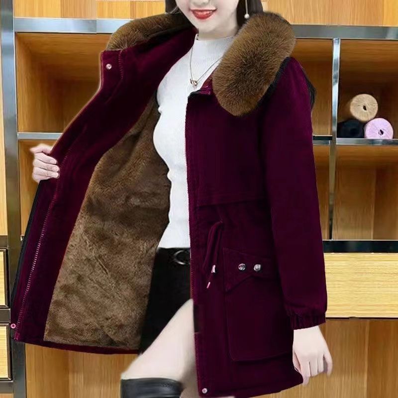 Women’s parka, mid-length, with lambswool lining and padding