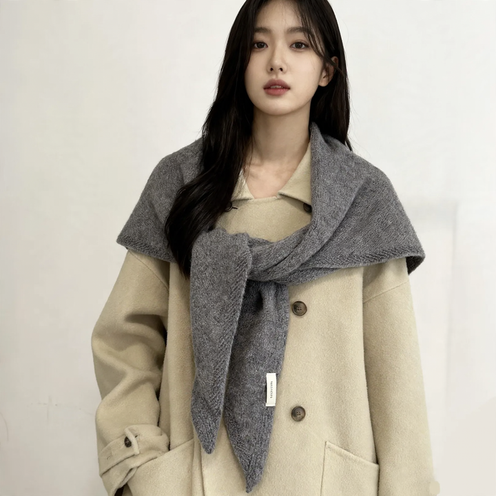 Triangle scarf made of wool and cashmere