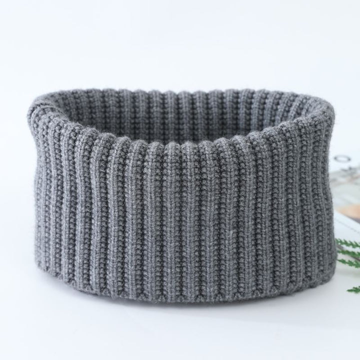Knitted neck warmer made of wool