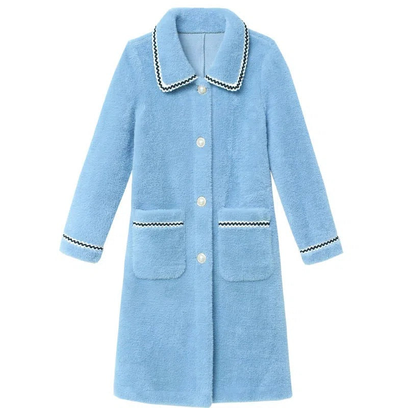 Long women's lambskin coat with lapel collar