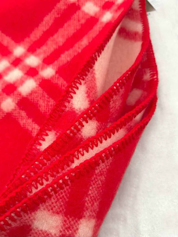 Wool scarf with geometric pattern