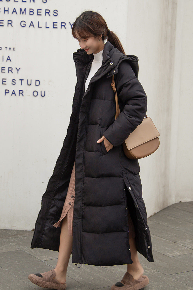 Long women's padded coat, knee-length and quilted
