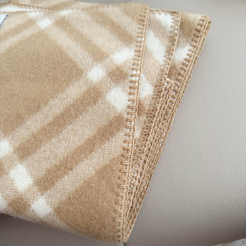 Wool scarf with geometric pattern