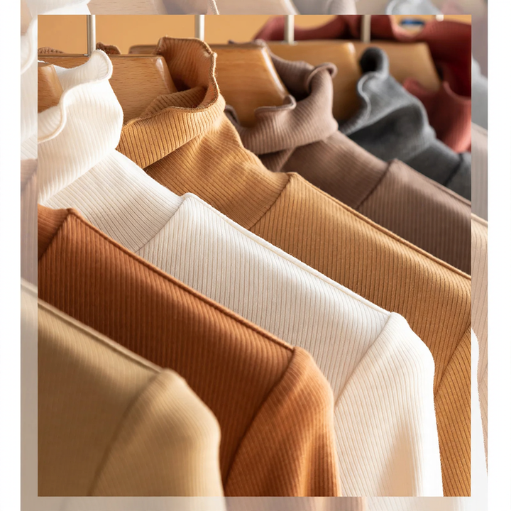 Warm knit sweater with silk content and inner lining
