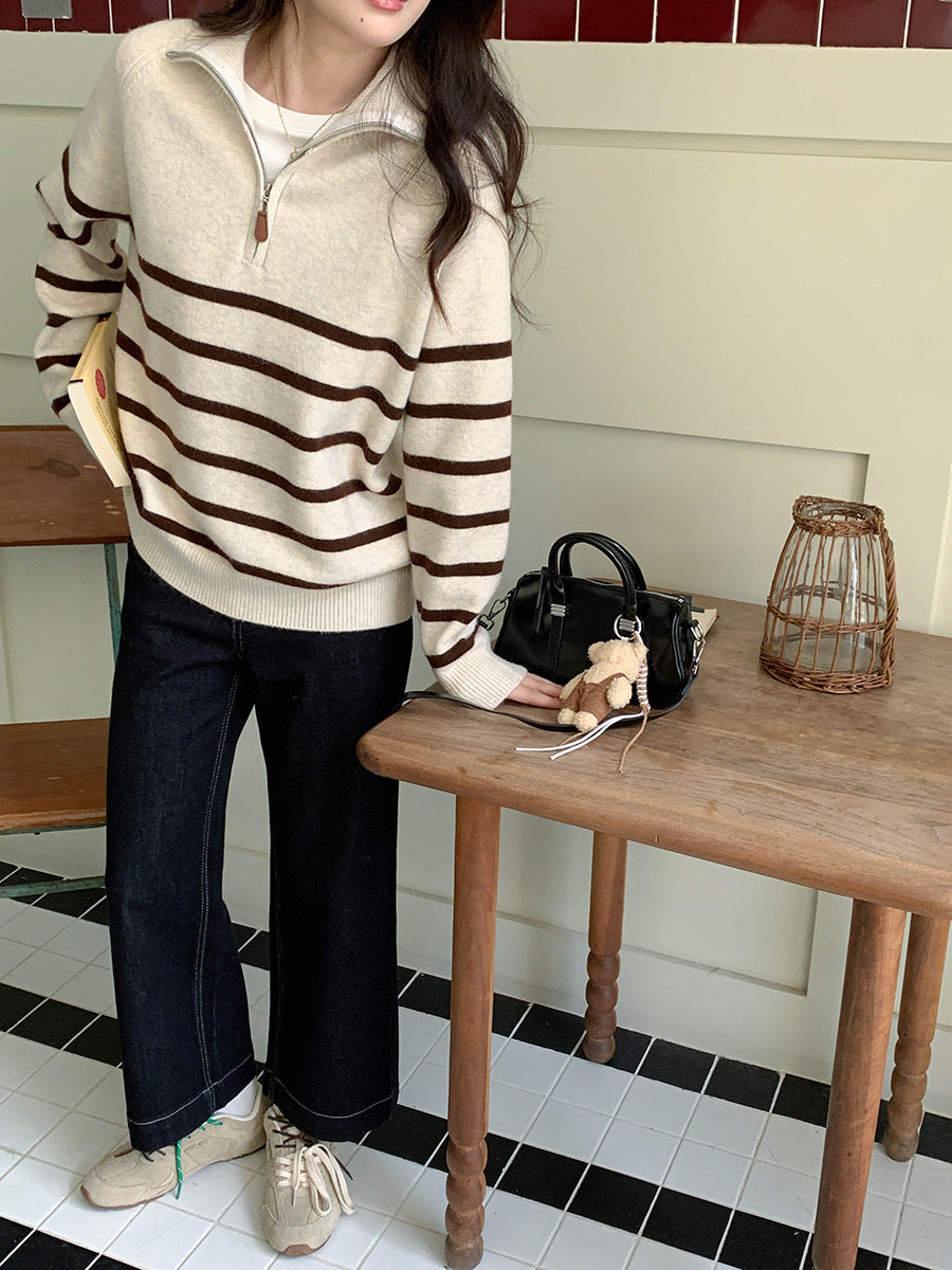 Women's sweater with zipper and stripe pattern
