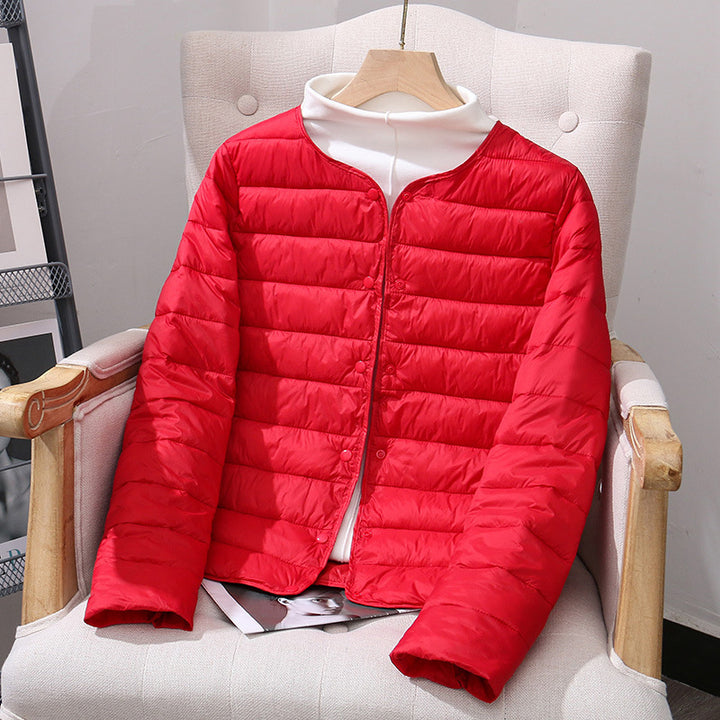 Lightweight, fitted women's quilted jacket with round neck