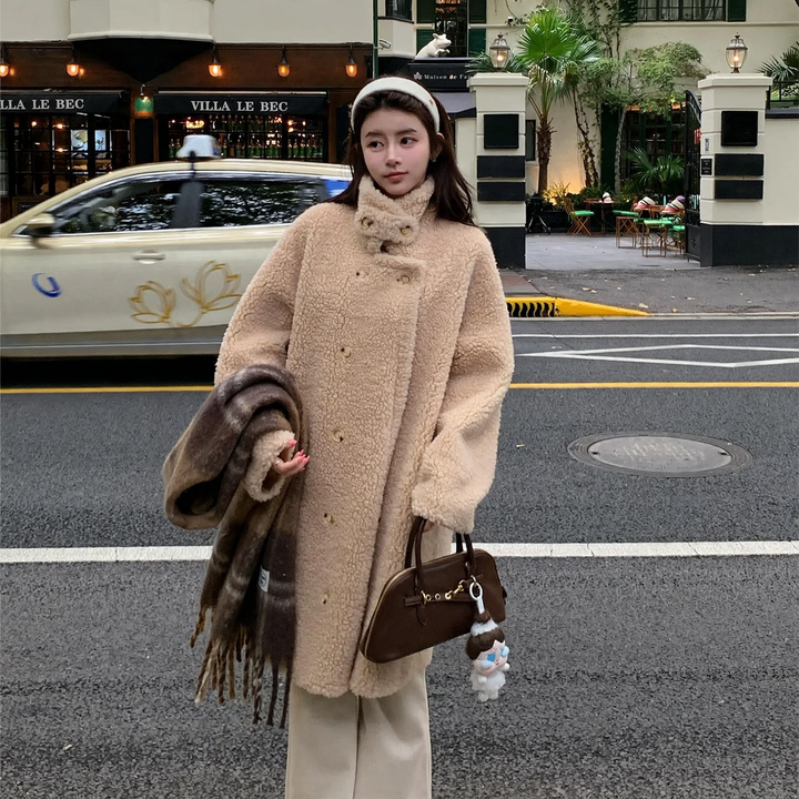 Reversible women's coat made of virgin wool