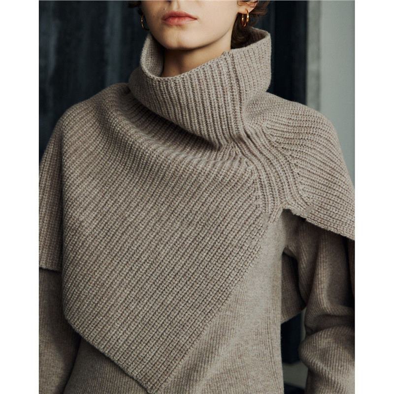Knitted shoulder warmer made of merino wool with slit