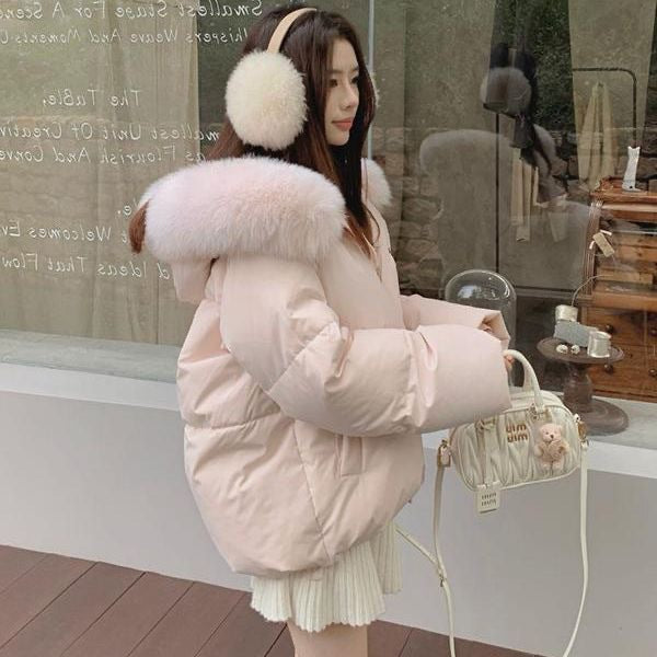 Short, padded women's jacket with hood and fur collar