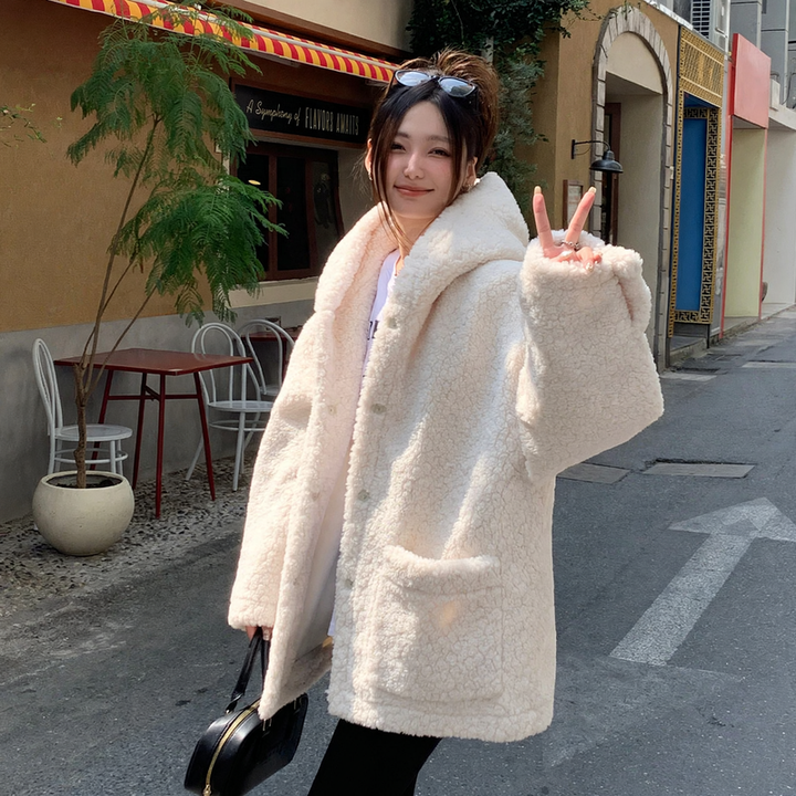 Fluffy women's hooded coat with lambskin imitation