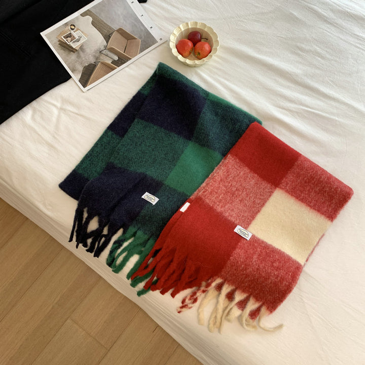 Checked wool scarf with fringes, warm and soft