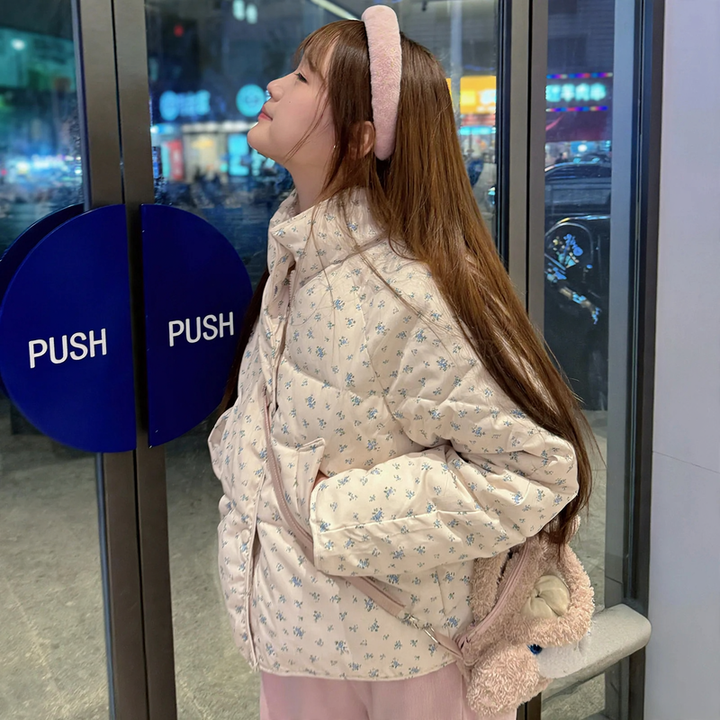 Short women's quilted jacket with floral pattern, oversized fit