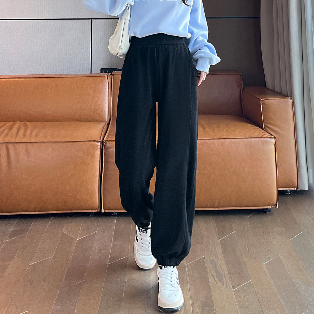 Women's leisure pants made of chenille, lined