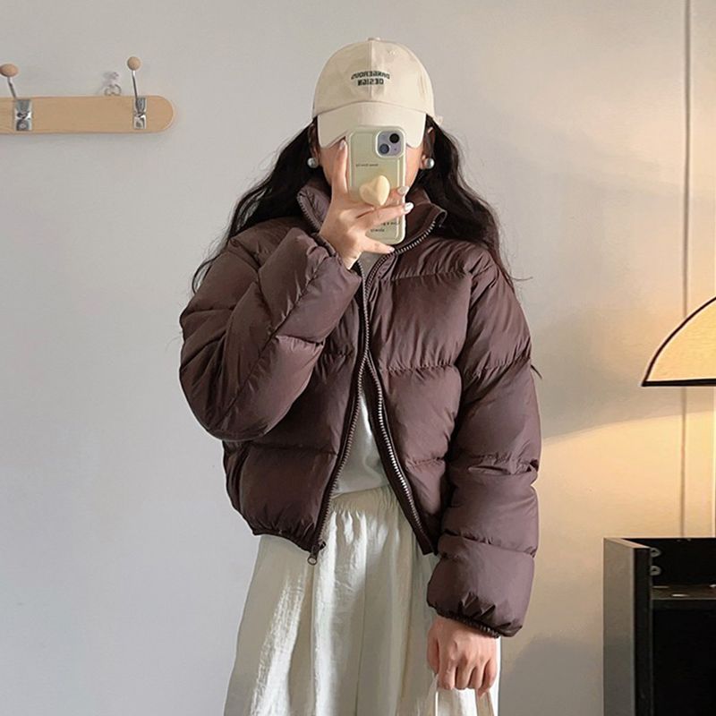 Short, padded women's winter jacket in puffer style
