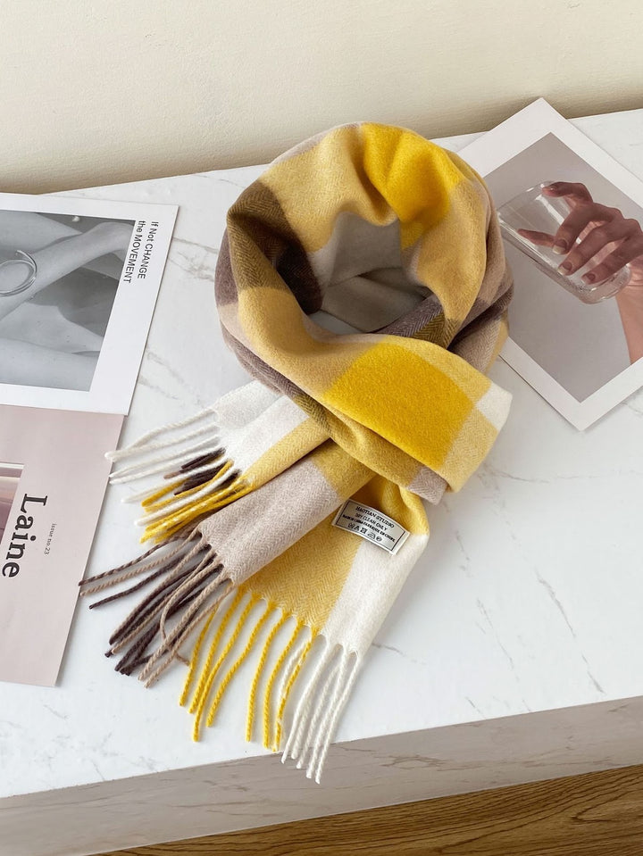 Checkered wool scarf with fringes, 188x30 cm