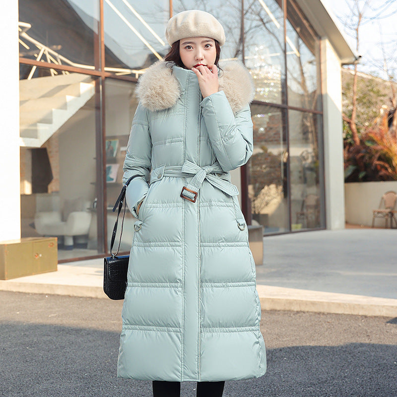 Long women's winter coat, tailored, with belt and fur collar