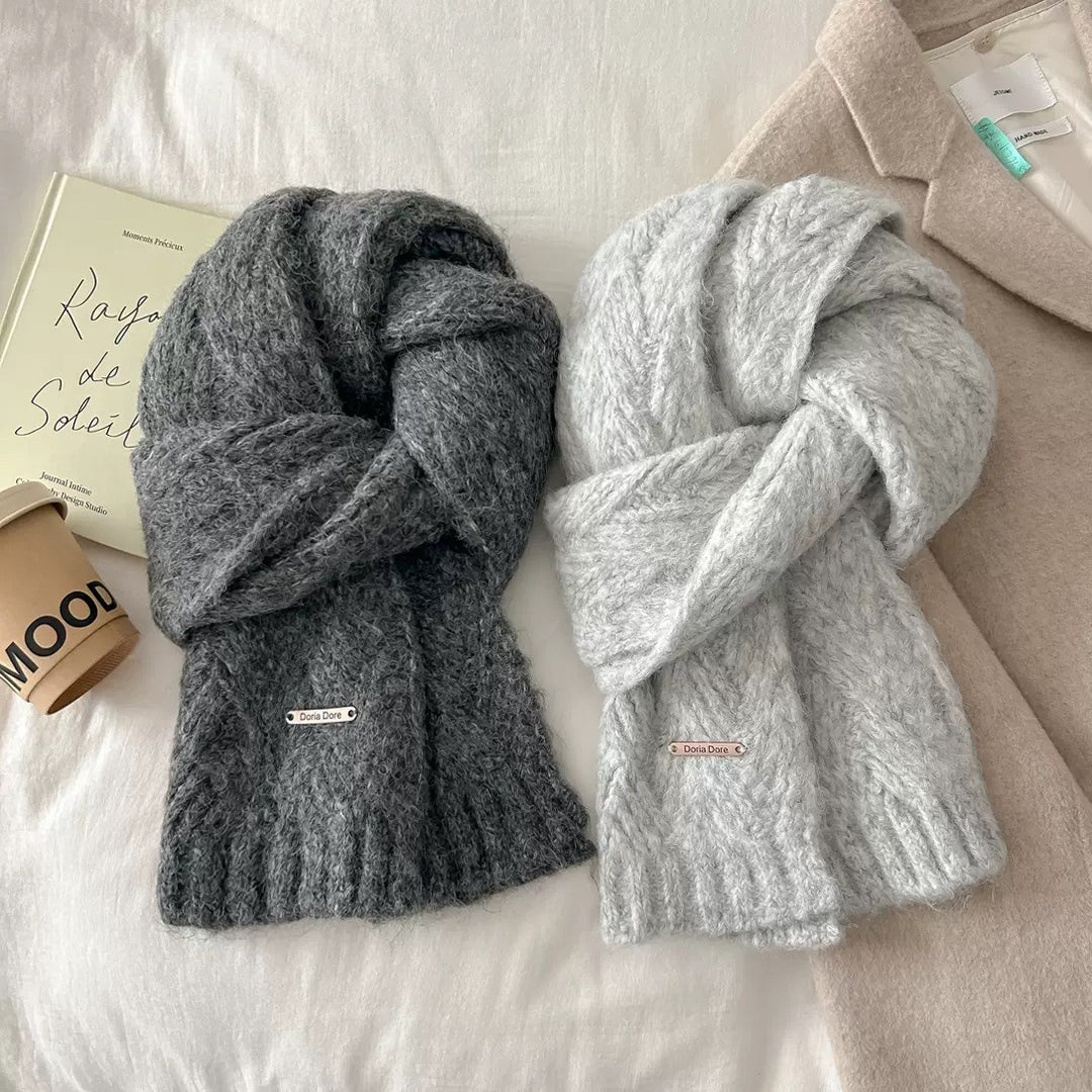 Knit scarf made of wool blend fabric with alpaca content