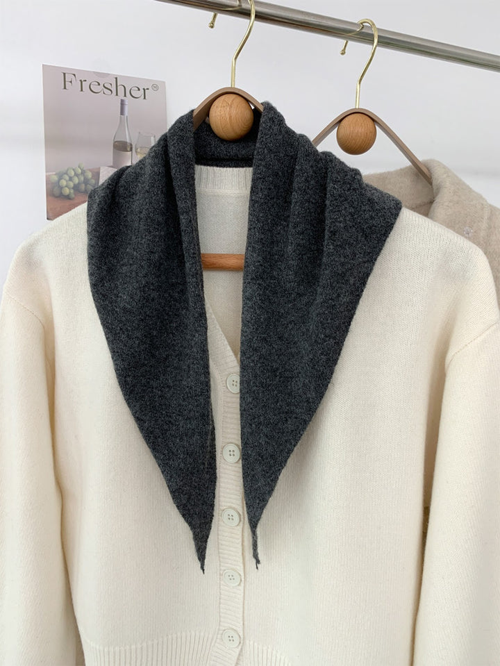 Triangular knit scarf with wool content