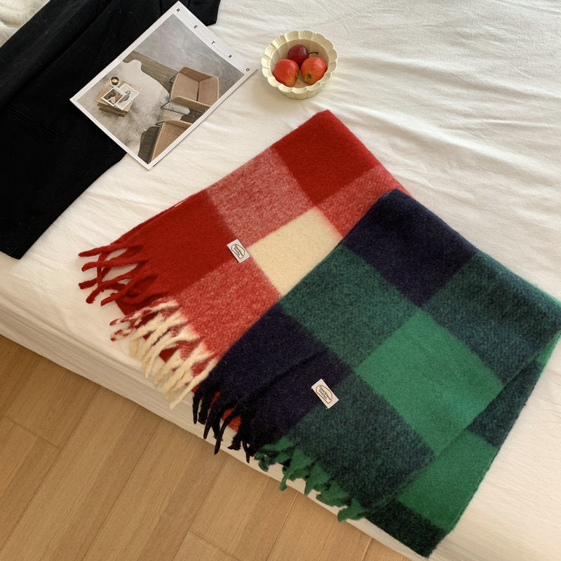 Checked wool scarf with fringes, warm and soft