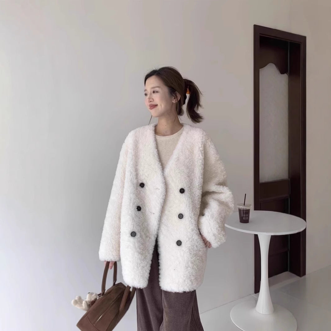 Women’s wool coat with V-neck, medium length