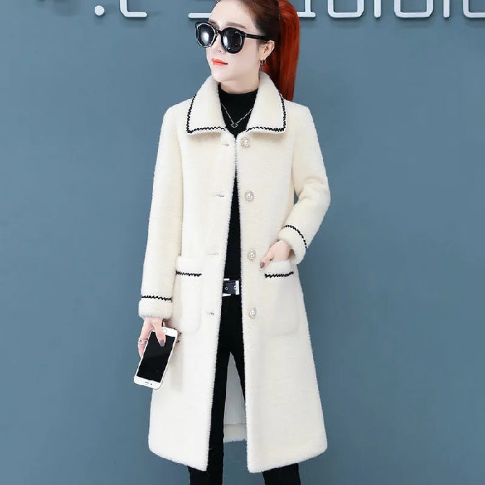 Long women's lambskin coat with lapel collar