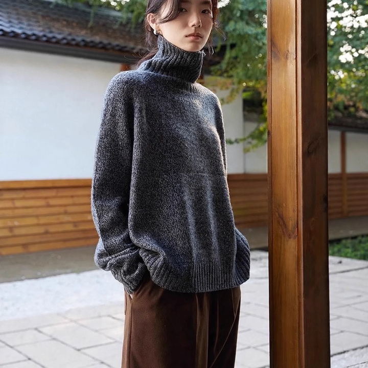 Women's turtleneck sweater made of 100% sheep wool, loose