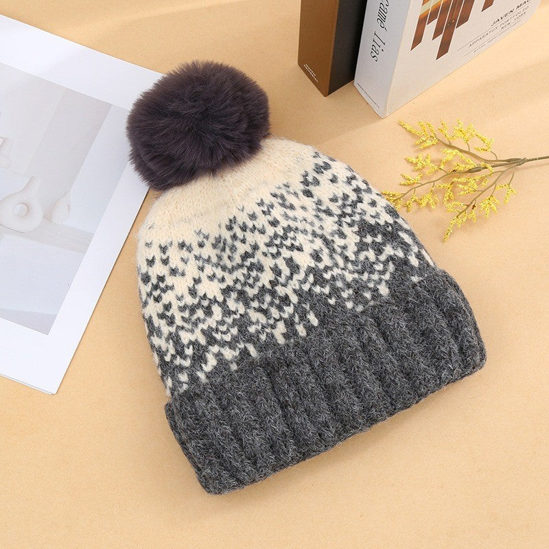 Women's knitted beanie and scarf set, warm lined