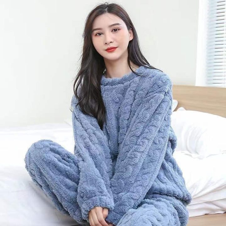 Women's house suit made of flannel, long and warm